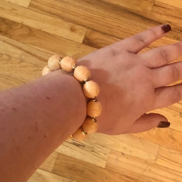 Beautiful beaded peach neutral bracelet with tassel - Picture 3 of 4